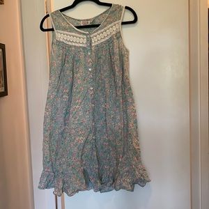 Vintage short button-up floral nightgown “Garden Gallery”